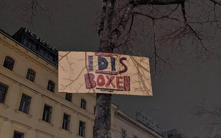 Plakat gegen die Identitären