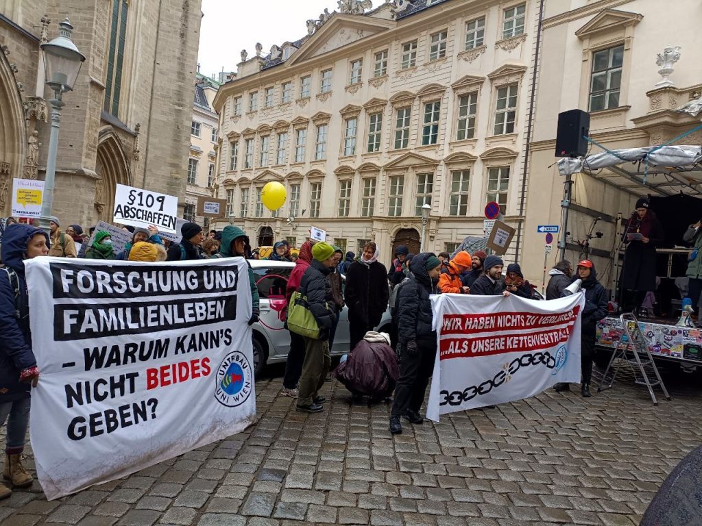 Proteste vor dem Wissenschaftsministerium