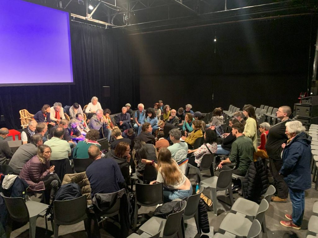 Diskussionsrunde in Marseille