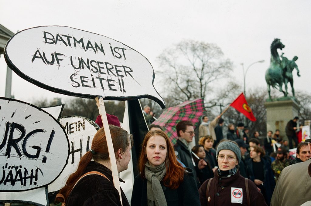 Demonstrierende auf einer Donnerstagsdemo