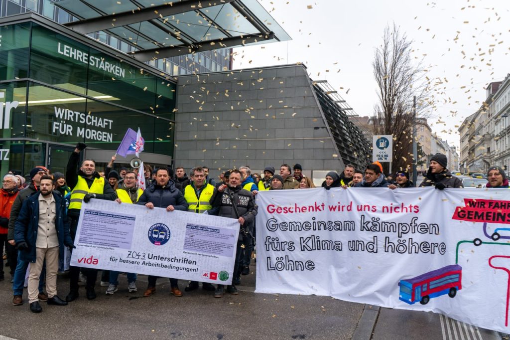 Protest "Gemeinsam kämpfen fürs Klima und höhere Löhne"