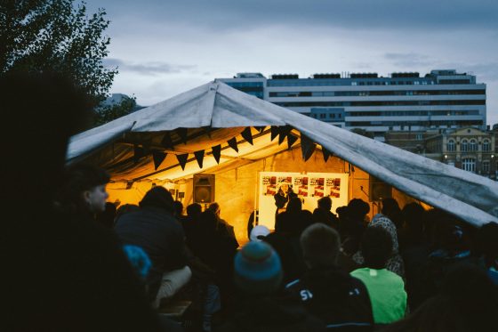 Veranstaltungszelt am Stadt für alle Camp