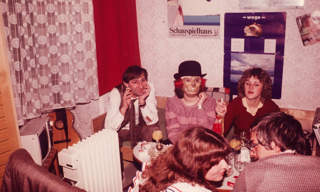 Diafoto einer Gruppe von Freund*innen