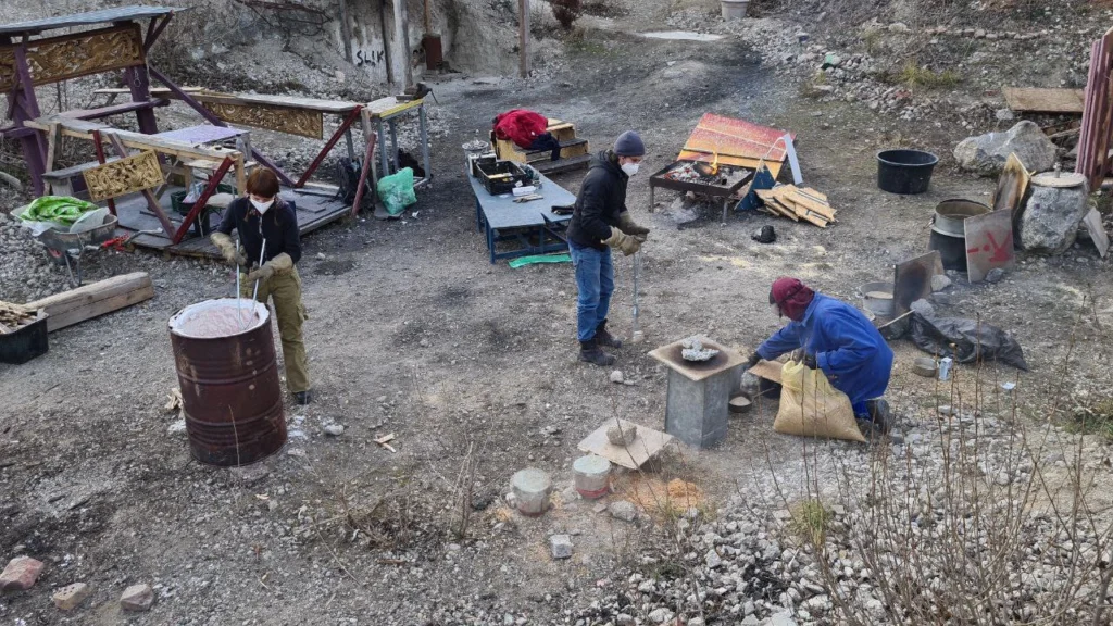 Mitglieder eines Vereins in St.Marx beim Handwerken