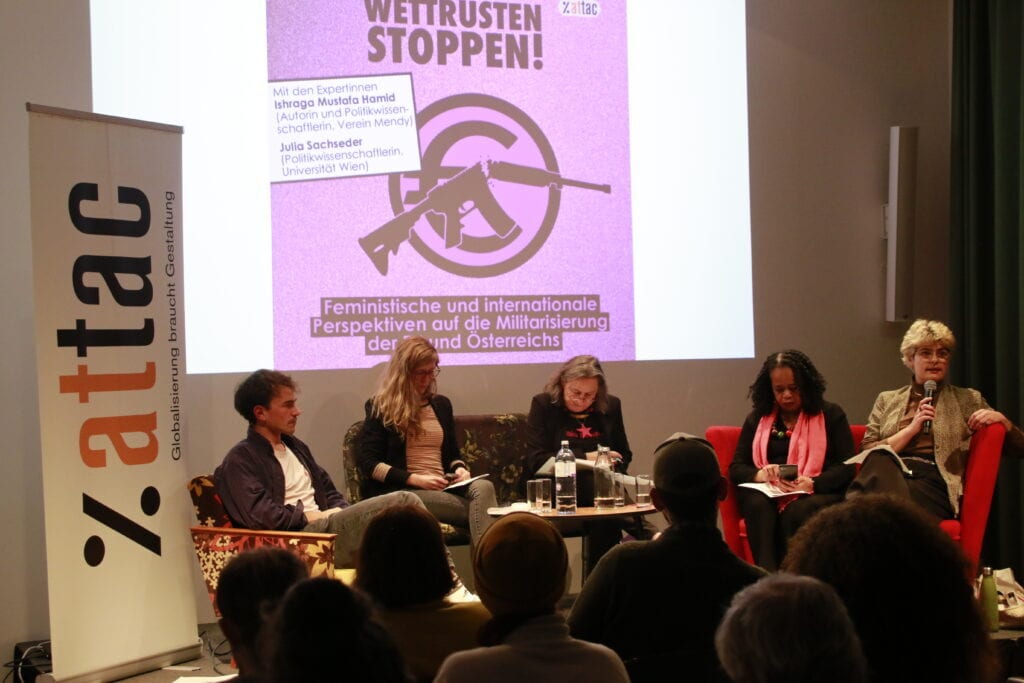 Podium der Veranstaltung "Wettrüsten stoppen"