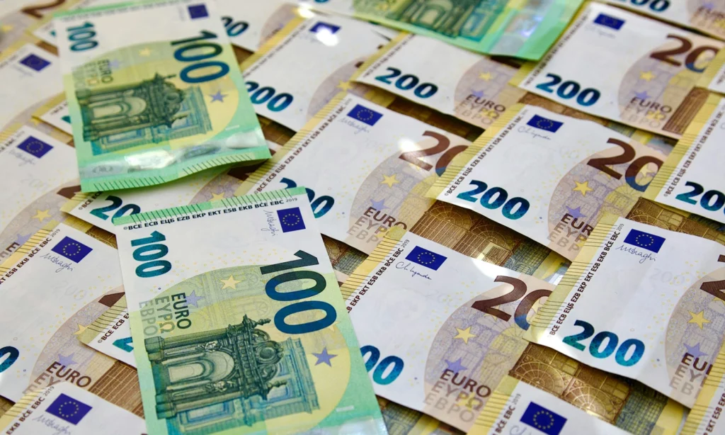 100€- und 200€-Scheine