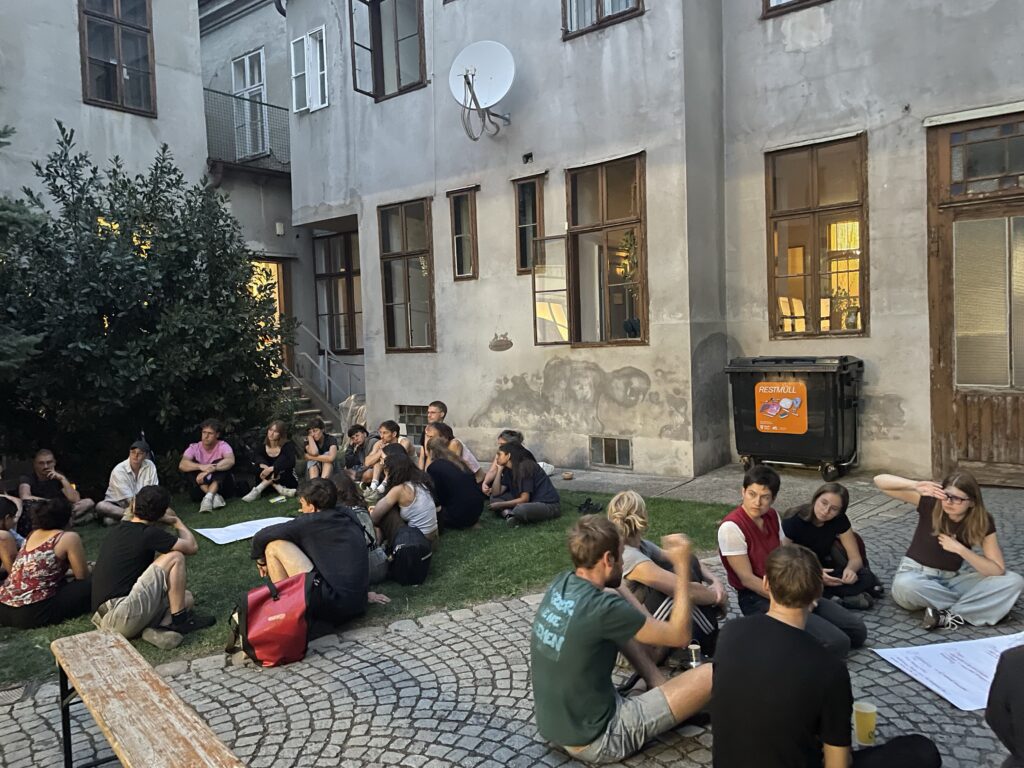 Kleingruppen-Diskussionen bei Mala Zêrîn